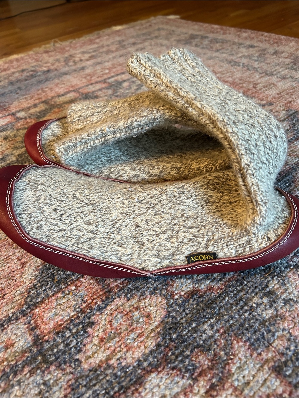 Acorn Men’s Heathered Knit Slippers with Burgundy Trim